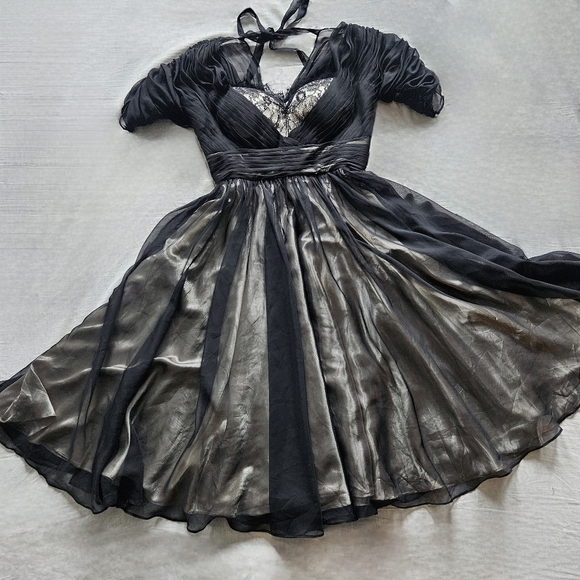 Retro Pin-up Fit & Flare Black Dress - Picture 5 of 6